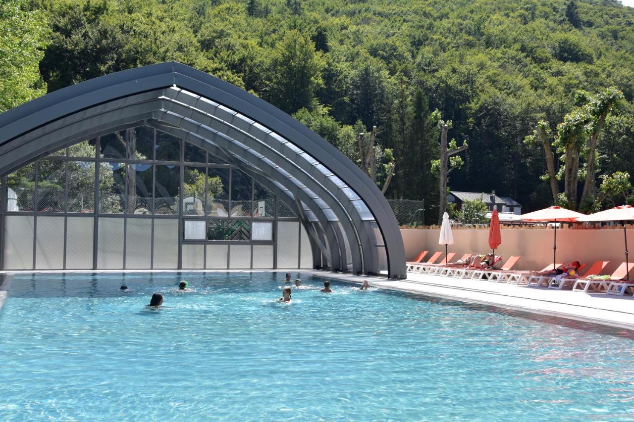 Hotel Domaine Du Lac Chambon Murol Exteriör bild