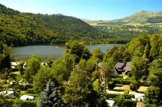 Hotel Domaine Du Lac Chambon Murol Exteriör bild